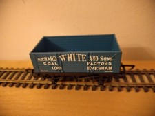 Hornby R6757 7 Plank Richard White and Sons No 109