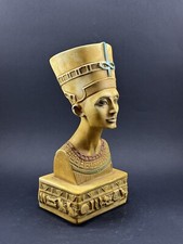 Statue of Nefertiti Embodying
