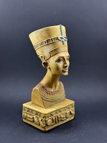Statue nefertiti embodying - nefertiti,