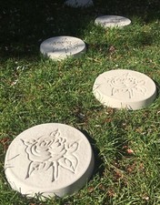 White round concrete - white,