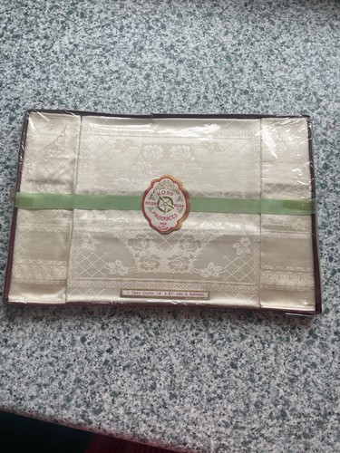Vintage tray cloth 2 napkins - vintage,