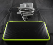 Nintendo Green / Black 2DS XL (with Mario Kart 7) - OFFICIAL CHARGER INCLUDED