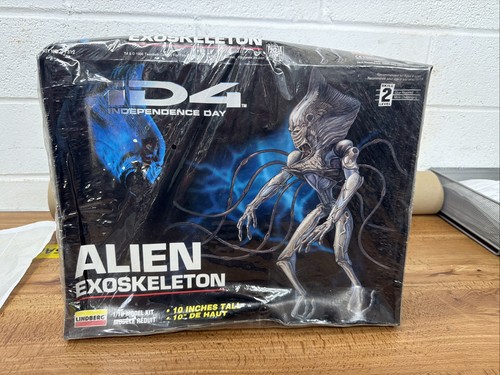 Independence day alien - :,