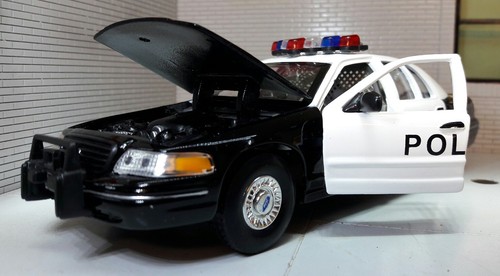Ford crown victoria police - ford,