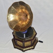 Antique Gramophone, Fully