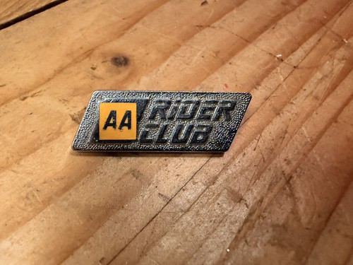 Riders club metal badge - aa,