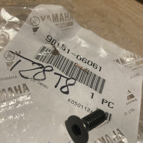 Yamaha 9015106061 carter screw - yamaha,