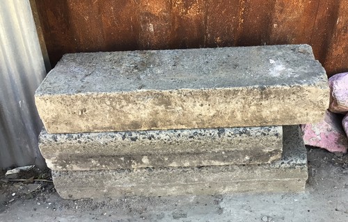 Heavy curved concrete kerb - heavy,
