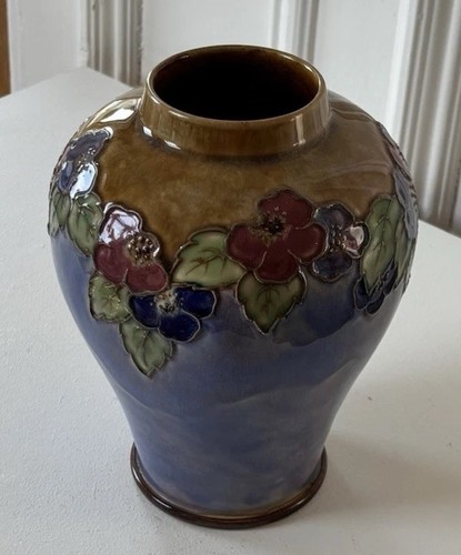 Exquisite royal doulton - doulton, vase