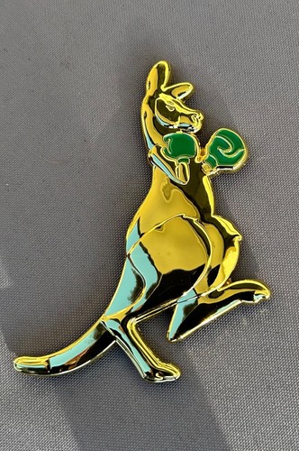 Boxing kangaroo gold - ~,