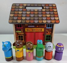 Hey Duggee  Wooden Play Club House With 5 Chunky Wooden Figures Lovely Condition
