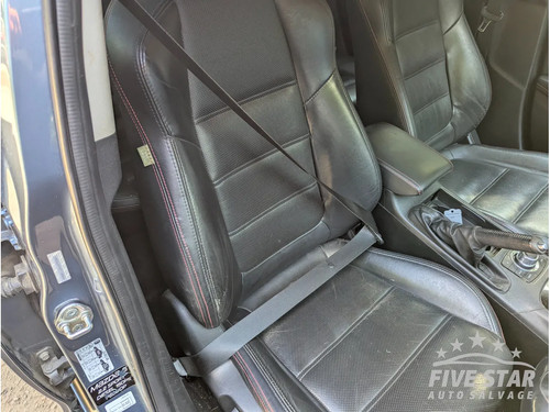 Mazda front seat - front, belt