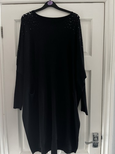 Pearl diamanté detail - &,