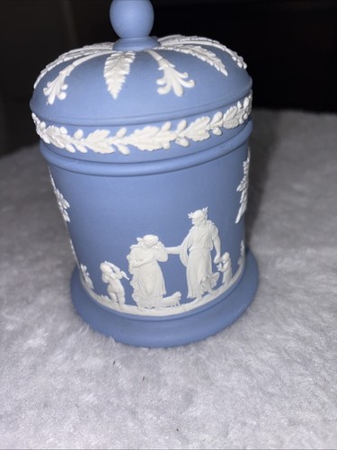 Wedgewood blue jasperware - blue,