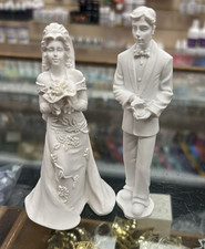 Bride and Groom Wedding Cake