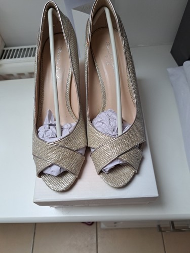 Beautiful gold peeptoe - beautiful,