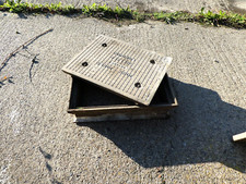 ANTIQUE MANHOLE COVER & FRAME JOHN JONES OF CHELSEA LONDON, HEAVY DUTY.