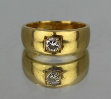 Diamond 18ct Gold Ring.                  ( Vintage Heavy Weight )