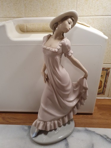 Lladro nao lady figurine women - lady,