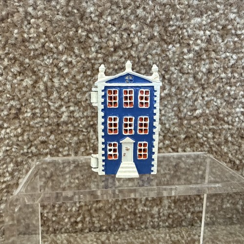 Dolls house scale - 1/12,