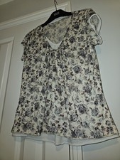 Italian Pretty Ladies Floral Top Size 12/14 Ex Cond