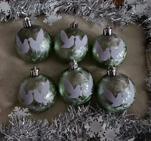 Green silver round - &,