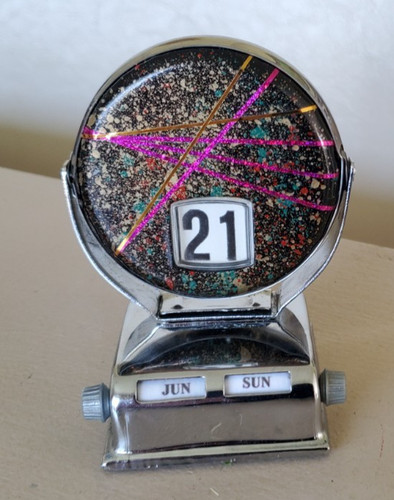 Vintage round metal flip - round,