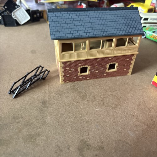 Hornby 503 brick - signal, box