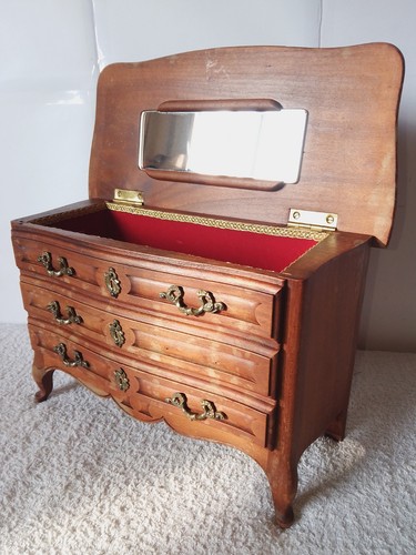 Vintage wooden jewellery box - wooden,