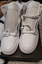 Air Jordan 1 Mid Triple white