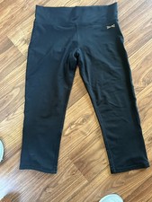 USA Pro Black Cropped Pull On Gym/ Work Out Leggings Floral Motif On Back 14