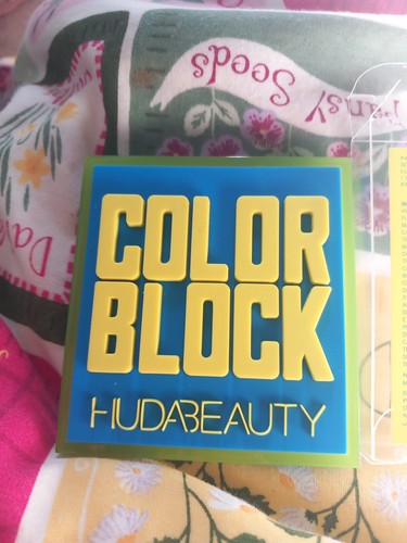 Huda beauty blue and green - huda,