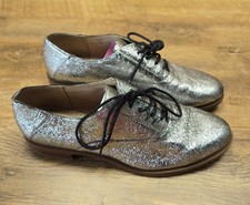 131a Clarks Taylor Beauty