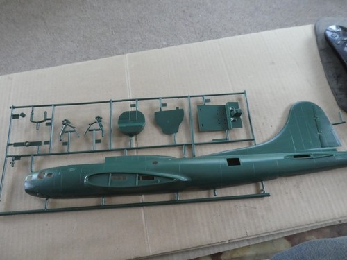 Revell 17f memphis belle - revell, b-17f