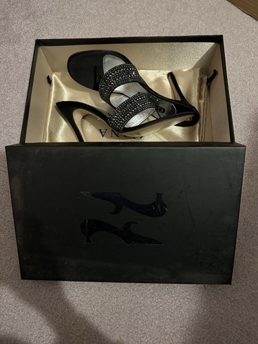 Rare 2008 vintage - gina, black