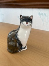 ADORABLE BABBACOMBE POTTERY TABBY/WHITE CAT FIGURINE WITH SMILEY FACE