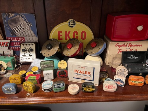 Ivalek radio crystal - radio, cats