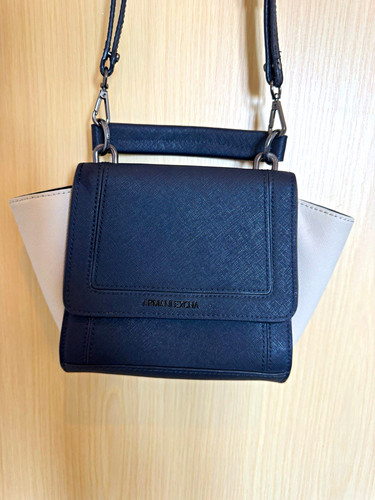 Armani exchange small saffiano - small,