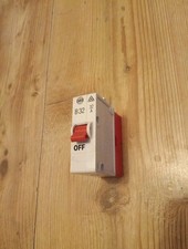WYLEX 32 AMP MCB - PUSH PLUG