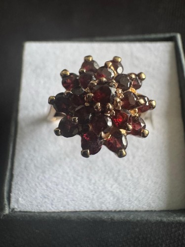 9ct gold garnit cluster - gold,