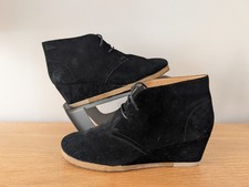 Clarks Yarra Desert Wedge Boots - Black Suede size 6.5 - Good condition