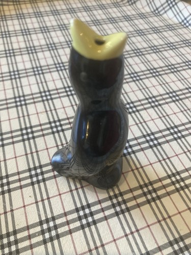 Ceramic blackbird pie - blackbird, funnel