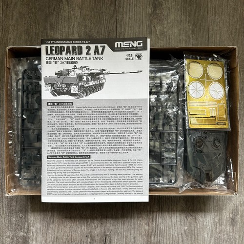 Meng tank model kit - model,