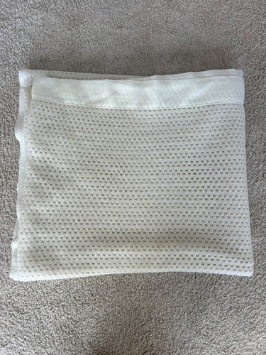 Vintage white acrylic cellular - white,