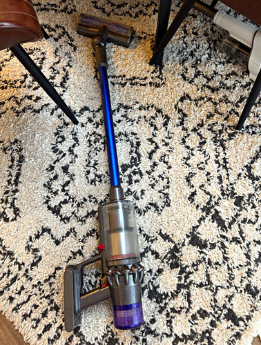 Dyson cordless bagless stick - dyson,