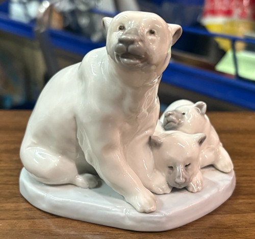 Lladro polar bear with - polar, cubs
