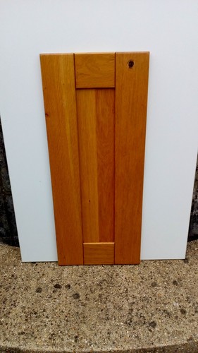 Solid light oak shaker - of,