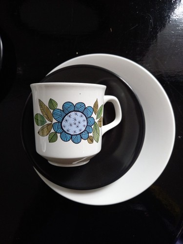 Meakin vintage topic cups - j&g,