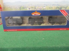 BACHMANN  00 SET OF 3 X 16 TON MINERAL WAGONS 'NCB' WEATHERED. CAT NO.37-225W