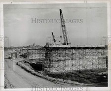 1950 Press Photo Cranes at the